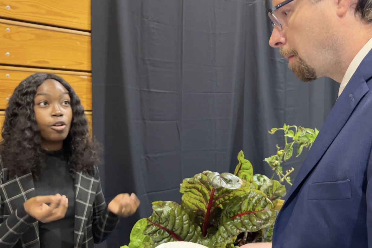 Geraldine explaining low-nutrient food